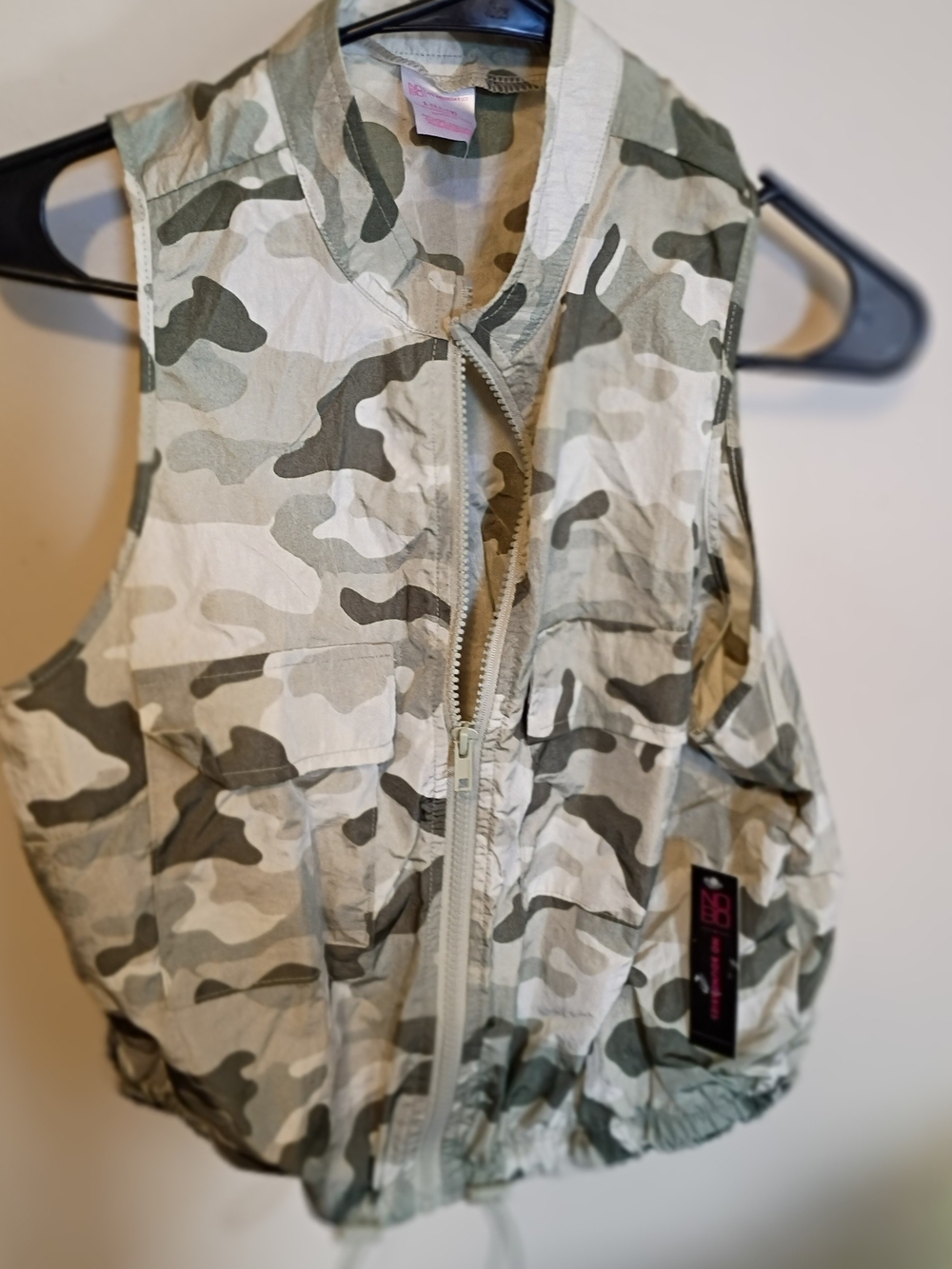 No Boundaries Girls' Green Camo Utility Vest..New